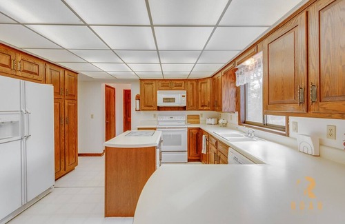 Mountain Home House | Huge 3 Story House Minutes From The Lake!