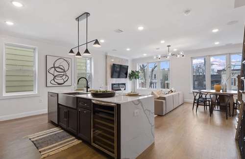 The Heights House | Huge 3BR 3.5BA Duplex w/Rooftop & NYC Views