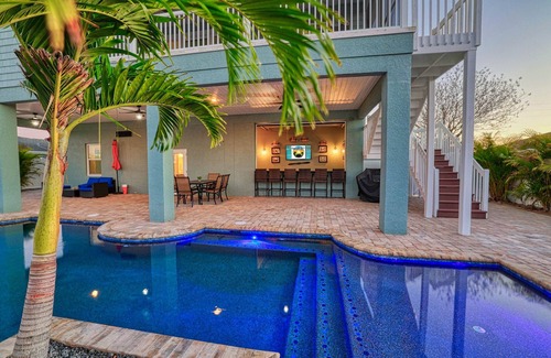 Spring Hill House | Huge! 4 bedroom 4 bath with heated pool sleeps 13