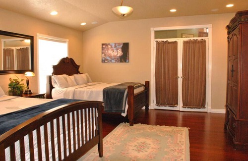Beaverton House | Huge Bdrms on main-Charming vacation home for 19