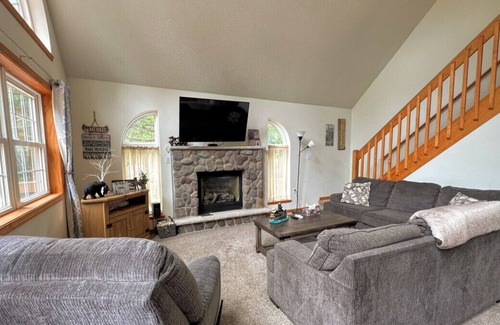 Briar Crest Woods Ski Chalet | HUGE Chalet - GameRoom, Firepit, Central Location