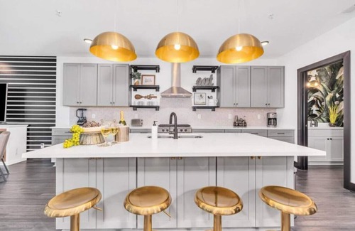 McFerrin Park Condo | Huge Hendrix Penthouse - Beds for everyone