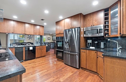 Citrus Heights House | Huge House & Yard-Pool Hot Tub