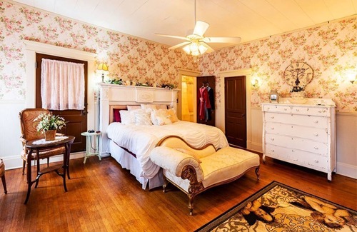 Gainesville Bed & Breakfast | Huge King Suite with Fireplace, Private Bath, Hot Tub and Pool.