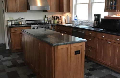 Williamstown House | Huge Luxe Williamstown Updated Victorian, All Ensuite Baths, Walk to Spring St!