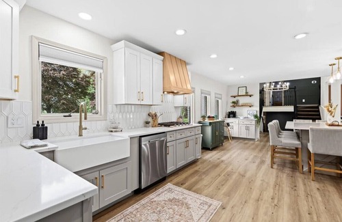 Howell House | Huge Modern Home on 10 Acres-Indoor Pool & Sauna!