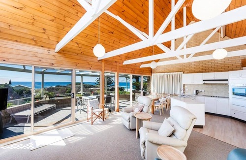 Yamba Apartment | Huge Ocean View apartment! Panoramic views.Wifi, linen, Smart TV+