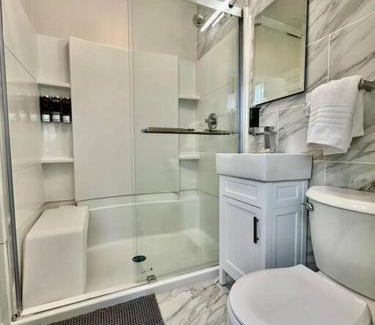 Beaver Hills Apartment | Huge Remodeled House Close to Yale with Backyard