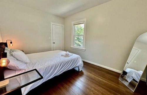 Beaver Hills Apartment | Huge Remodeled House Close to Yale with Backyard