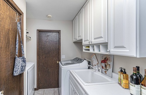 Schaumburg House | Huge Schaumburg 5 br/3.5ba w/bonus rooms/office