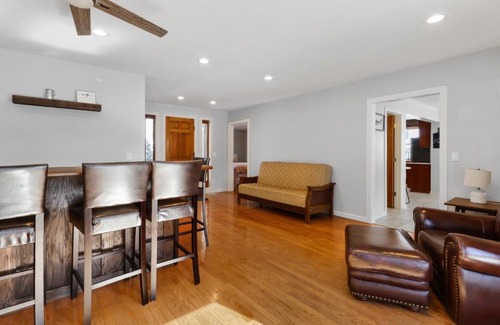 Lake Geneva House | HUGE Sleep 18 walk to lake/downtown pets OK