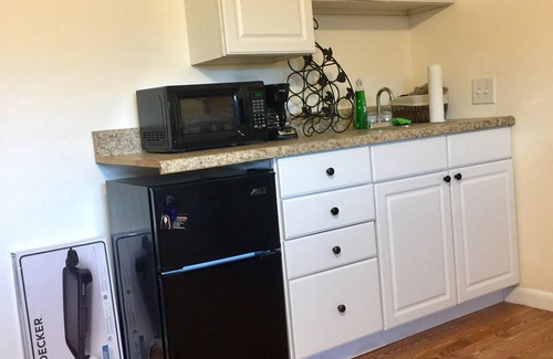 Meadowlawn Apartment | HUGE UPDATED & CLEAN Studio Apartment, Downtown & Beaches Nearby!