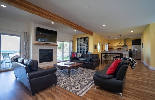 Charlevoix House | Huge Views of Lake Michigan - Beach/Town Just Steps Away