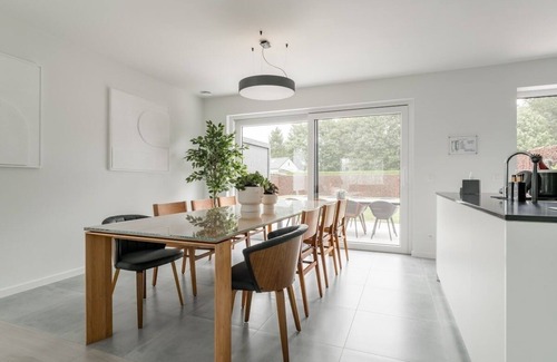Peer House | Huize Marie-Beau with spacious garden