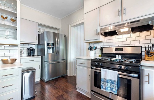 Hannon Park House | Hummingbird Home - Bungalow & Apartment