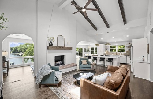 Barium Springs House | Hummingbird Home by AvantStay | Boat House + Dock