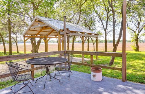 Chapman House | Hunt and Fish Peaceful Country Escape in Chapman!