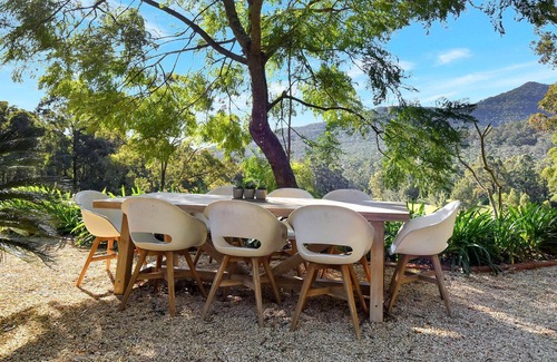 Brunkerville House | Hunter Valley Kangaroo Retreat with 60+ Kangaroos
