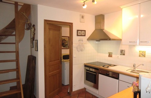 Villers-en-Argonne Apartment | Hunting lodge, the East Wing, on estate with a park, pool and chateau