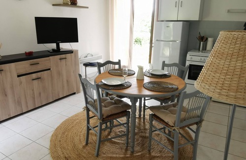 Chaille-les-Marais Apartment | Huppe Fasciee, Gîte Indépendant 2 Pers, Piscine Chauffée, Sud Vendée Littoral