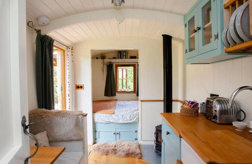Dorchester House | Hurdlemakers Hut
