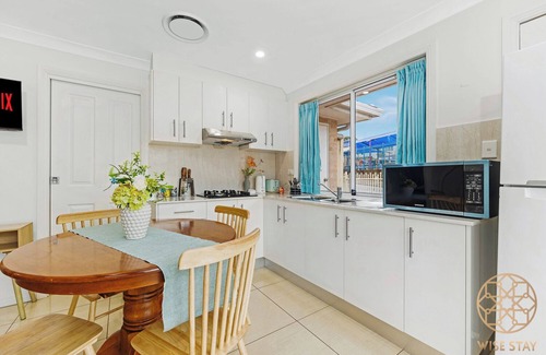 Hurstville Apartment | Hurstville 2Br Granny flat near Shopping & Train