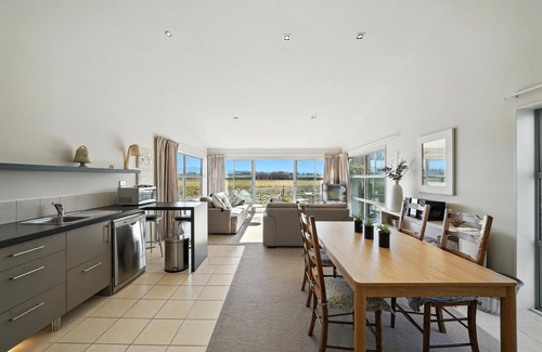 Hurunui House | Hurunui River Retreat - Tussock Cottage