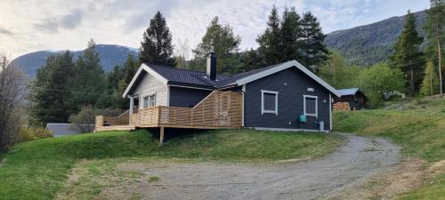 Skjaak House | Hus i flott natur.