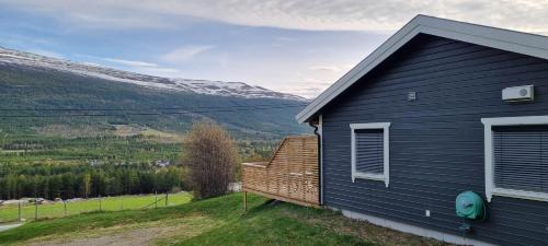 Skjaak House | Hus i flott natur.