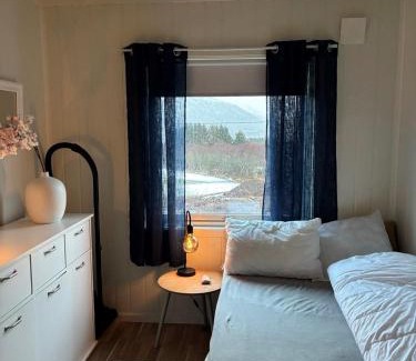 Sortland Apartment | Hus med havutsikt i vakre Vesterålen - naboen til Lofoten