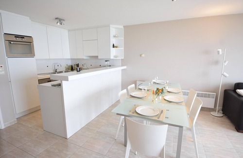 Middelkerke Apartment | Huswell - apartment with frontal seaview
