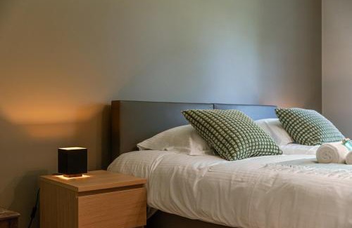 Bavikhove House | Huswell - Authentic Serene Vacation Hideaway with Pond