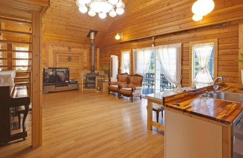 Hwacheon House | Hwacheon Parprika Yellow Pension