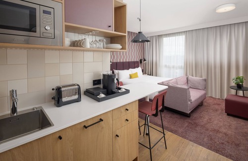 Roissy-en-France Hotel | Hyatt House Paris Charles de Gaulle Airport