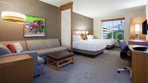 Strabane Hotel | Hyatt Place at The Hollywood Casino Pittsburgh South