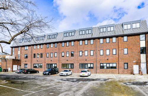Sutton Apartment | Hybrid Resi - London, Sutton with onsite car parking