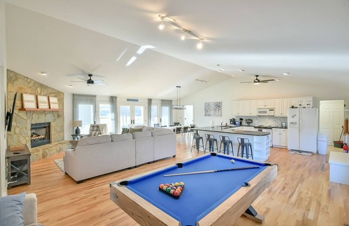 Semora House | Hyco Paradise/Hot tub/Lake-front/Fire-pit/Game-room/Incredible VIews