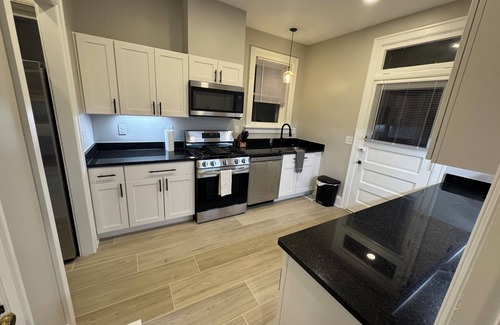 Hyde Park Apartment | Hyde Park 2B/1B, quiet, walkable, and central to everything