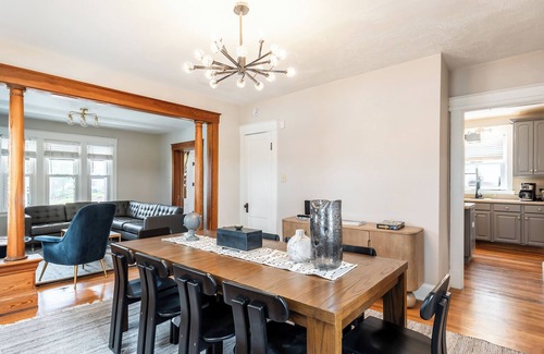 Hyde Park House | Hyde Park Lodge - Sleeps 18! Amazing home, centrally located, don't lose out!