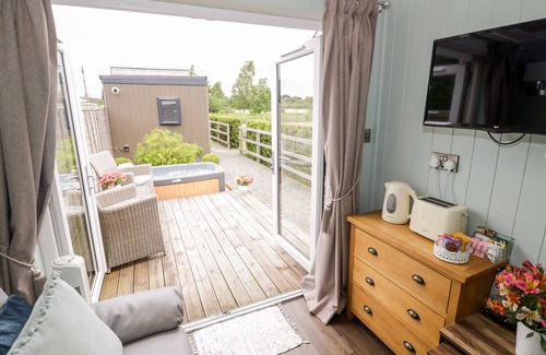 Bretforton Cottage | HYDRANGEA, romantic, character holiday cottage in Bretforton
