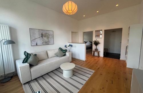 Oberdorla Apartment | HyggeLiving - NEU - Luxus Apartments in schöner Villa - Bergblick - 3 Balkone - 7 Pers - Parken - 100qm