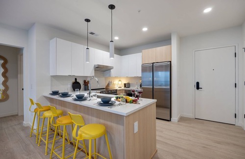 The Gulch House | Hyve - Waves - Walk To Downtown Broadway - Full Gym & Pool