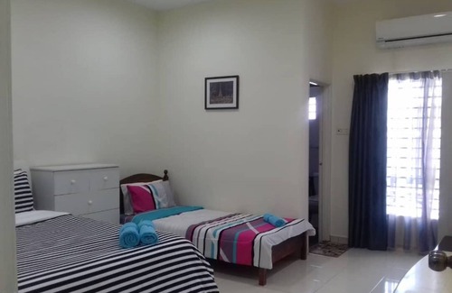 Port Dickson House | I GREAT OFFICE OR FAMILY RETREAT FOR 15 PEOPLE