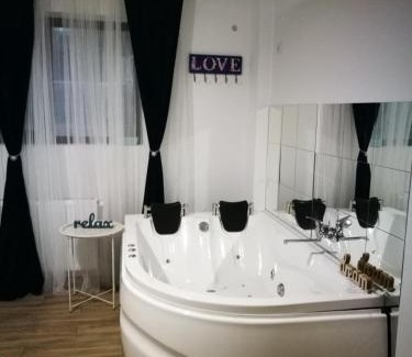 Iasi Apartment | Iași Jacuzzi Apartment F