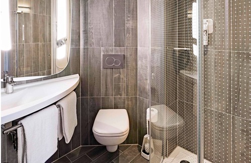 Neuenhof Hotel | ibis Baden Neuenhof