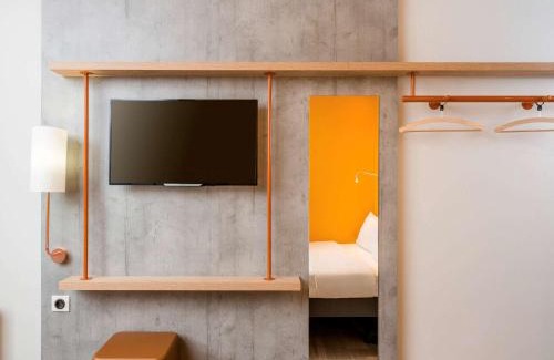 Clichy Hotel | ibis budget Paris Clichy Mairie