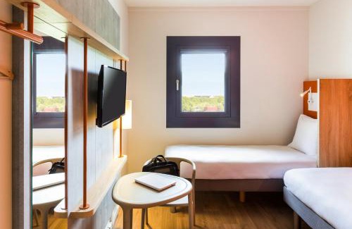 Zestienhoven Hotel | ibis budget Rotterdam The Hague Airport