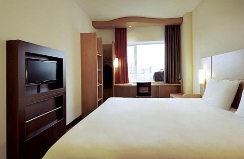 Etampes Hotel | ibis Etampes