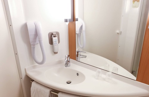 Chaponnay Hotel | ibis Lyon Est Chaponnay