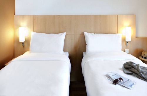 Chaponnay Hotel | ibis Lyon Est Chaponnay
